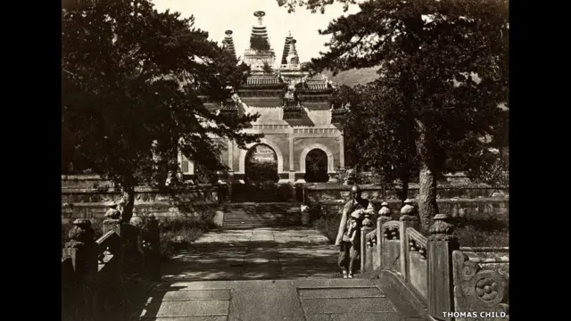 ٹامس چائلڈ کی نمبر 138، ’پے ین زی، ازیور کلاؤلڈ معبد‘ ، 1870 کی دہائی