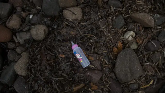 Cada día llegan barcos a las playas de Grecia.