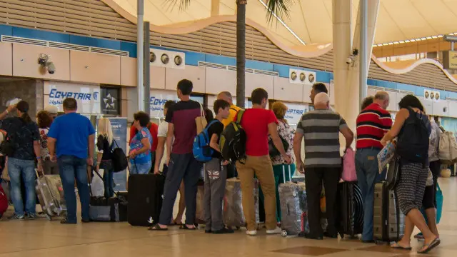 يعاني الاقتصاد المصري بسبب تراجع السياحة والاستثمار الأجنبي منذ ثورة يناير/ كانون الثاني 2011 علاوة على أحداث أخرى شهدتها البلاد على الصعيد الأمني