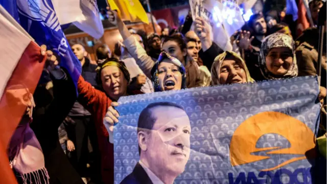 پیروزی حزب «عدالت و توسعه» در انتخابات نوعی پیروزی شخصی برای رجب طیب اردوغان، رئیس‌جمهوری هم محسوب می‌شود