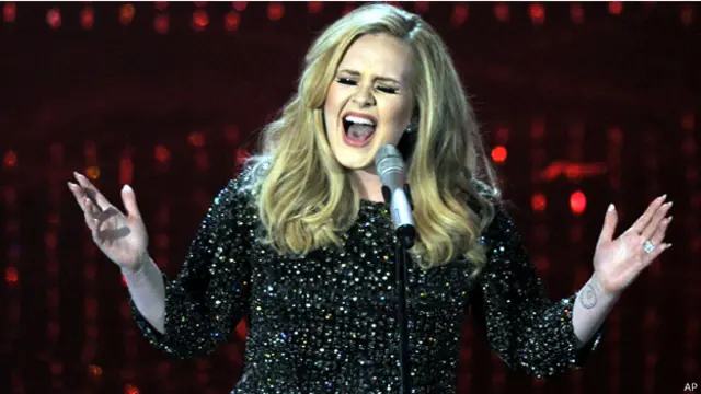 يتوقع أن يحقق ألبوم أديل الجديد "25" أعلى المبيعات في سوق الألبومات الموسيقية هذا العام