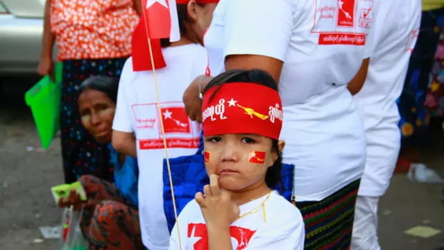 缅甸大选在即 反对派盛大集会