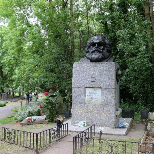 Marx qua đời sau nhiều năm sống trong nghèo túng tại London