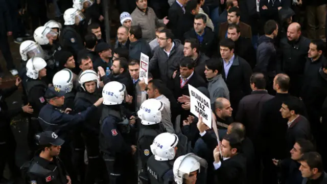 Президент Эрдогандын жактоочулары Гүлендин күнөөсүз экенине ишенишпейт