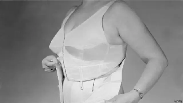 很难查出文胸第一次出现是什么时候,而关于类似文胸服饰的早期描述,还要追溯到古希腊时期(图片来源:Getty Images)