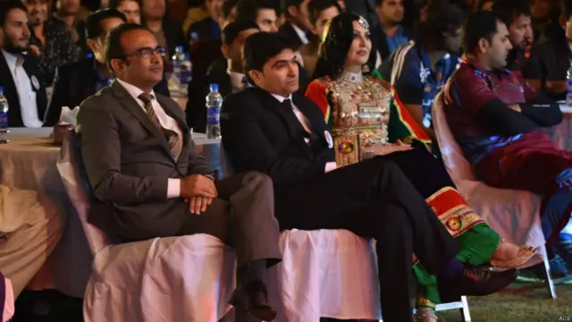 د افغانستان کرېکټ بورډ د لوبو پرانېستې مراسمو ته وتلې افغانه سندرغاړې نغمه هم رابللې وه