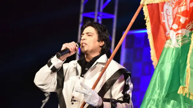 پر نغمې سربېره بل افغان سندرغاړی ارین خان هم دغو مراسمو ته غوښتل شوی و