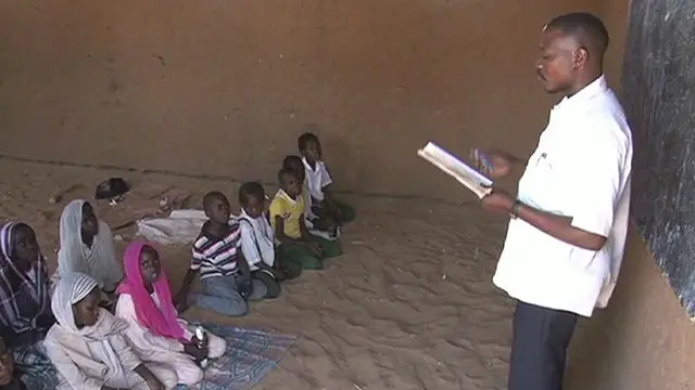 جب سے جنگ شروع ہوئی تب سے 800 سکول تباہ ہو چکے ہیں اور چار لاکھ سے زائد بچے اپنے کلاس رومز سے محروم ہو چکے ہیں