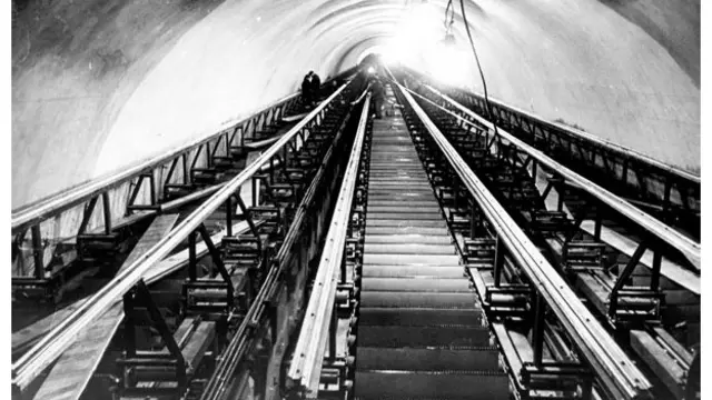 Строительство станции метро "Арсенальная"