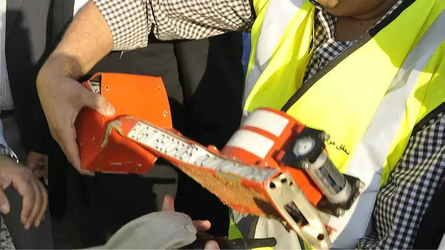 يأمل الخبراء أن يساعد تسجيل المحادثات داخل قمرة قيادة الطائرة وبيانات حركتها على فهم ما حدث.