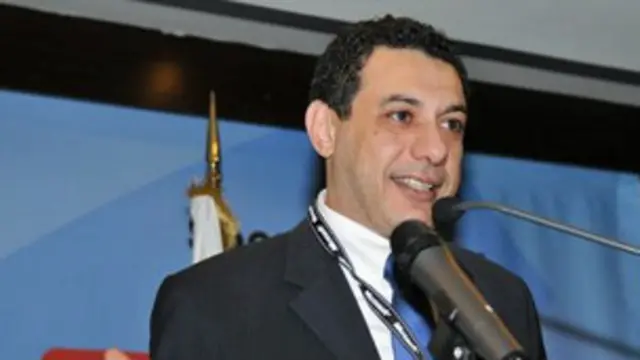 بنا بر گزارشها، آقای زکا کارت سبز اقامت دائم در آمریکا را دارد ولی شهروند این کشور نیست