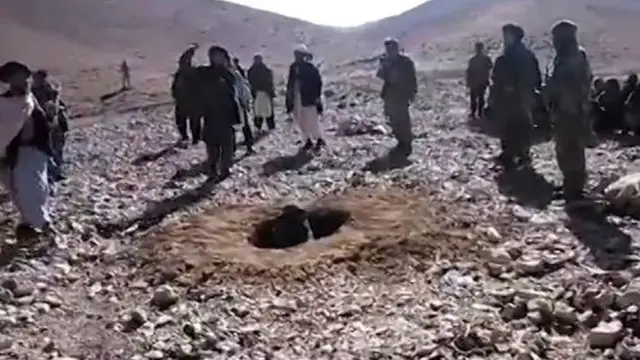 Ayol oz mushuki orqali dunyoni boshdan kechiradi.