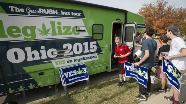 اس قانون کے حامی افراد نے منگل کو ہونے والے انتخابات کی اشتہاری مہم کے لیے ایک کروڑ بیس لاکھ ڈالر خرچ کیے