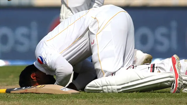 حفیظ 151 رنز کی اننگز کھیل کر پویلین لوٹے جو ٹیسٹ کرکٹ میں ان کی نویں سنچری تھی