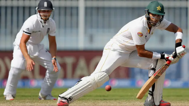 مصباح الحق جو بڑی ذمہ داری سے کھیل رہے تھے لیکن وہ کھانے کے وقفے کے بعد زیادہ دیر کریز پر نہیں ٹھہر سکے۔