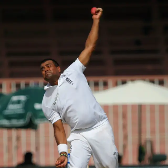 پٹیل اور انگلش کے دوسرے سپنر زیادہ کار گر ثابت نہ ہو سکے جبکہ انگلینڈ کے تیز رفتار گیند باز زیادہ موثر کردار ادا کرنے میں کامیاب رہے۔