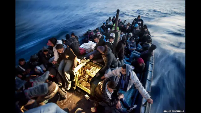 من هناك إلى هنا، الهجرة في زمن حصن أوروبا. جوليو بيسيتيليس لـ "كونستراستو" 