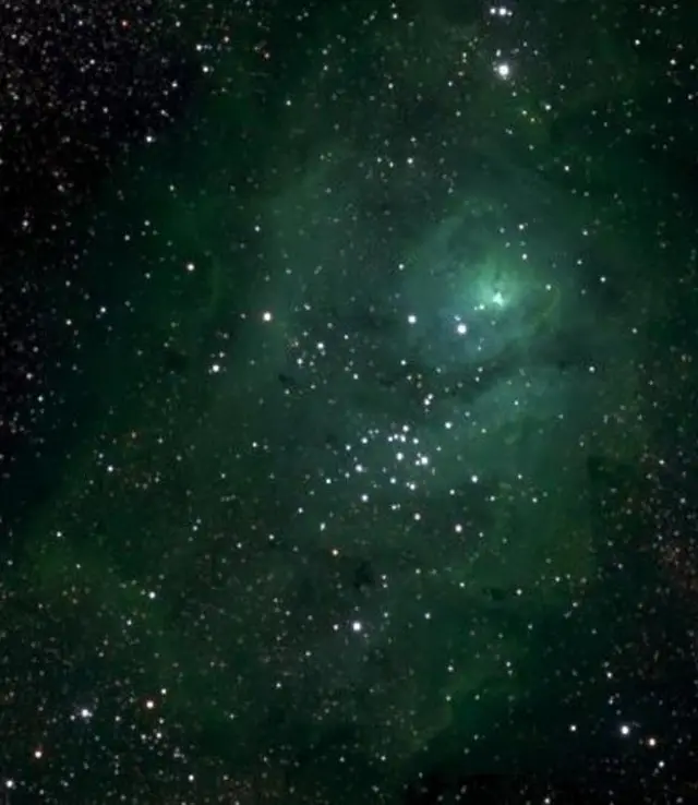 इस तस्वीर में एम 8 नेबुला स्पष्ट तौर पर दिख रही है. ये तस्वीर जर्मनी की रुहर यूनिवर्सिटी के सौजन्य से मिली है.