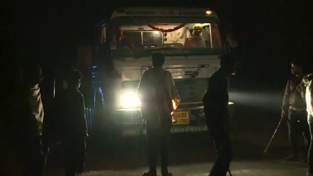 نام نہاد ’گؤ رکشک‘ تنظیم کے کارکن جگہ جگہ سرگرم نظر آتے ہیں