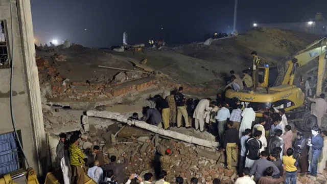 ریسکو حکام کا کہنا ہے کہ چار منزلہ کارخانے کی چوتھی منزل کا ایک حصہ زیرِ تعمیر تھا۔ 