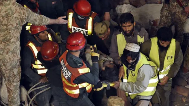 امدادی سرگرمیوں میں ریسکیو 1122، پولیس، فوج کے اہلکار اور مقامی تنظیمیں حصہ لے رہی ہیں۔