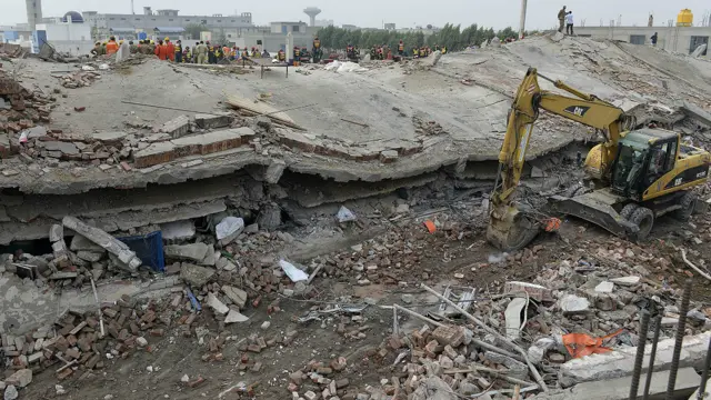 پاکستانی فوج کے شعبہ تعلقات عامہ آئی ایس پی آر نے بی بی سی کو بتایا کہ حادثے کے بعد اب تک 103 افراد کو ملبے میں سے نکالا جا چکا ہے۔
