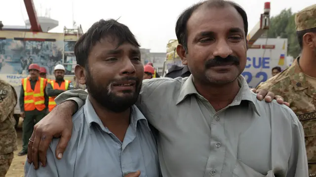 حادثے کے بعد لاہور کے سروسز، جناح اور شریف میڈیکل سٹی میں ایمرجنسی نافذ کر دی گئی ہے۔
