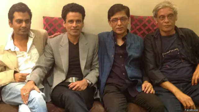 अनवर जमाल (दाएं से दूसरे), नवाज़ुद्दीन सिद्दीक़ी, मनोज बाजपेयी और सुधीर मिश्रा के साथ. 