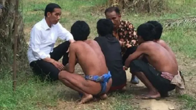 Taman Nasional Bukit Dua Belas ditetapkan pada 2001 oleh Presiden Abdurrahman Wahid adalah 'rumah' buat Orang Rimba dan dikunjungi Presiden Jokowi baru-baru ini.