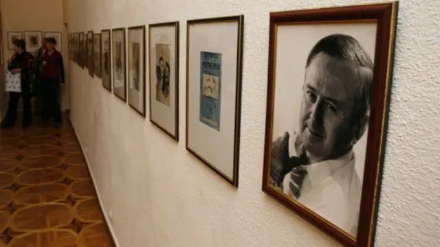 Портрет Миколи Глущенка на виставці його робіт "Мертві душі" (2009 р.)