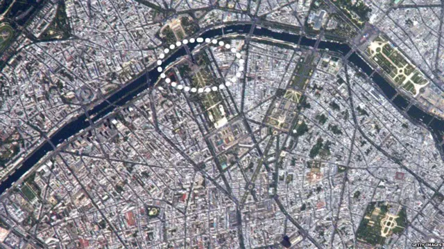 Torre Eiffel vista da estação