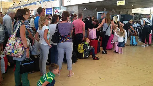 من المقرر أن تشارك شركات موناك وتومسون وتومسون كوك والخطوط البريطانية في إجلاء نحو 19 ألف مسافر بريطاني عالقين في شرم الشيخ