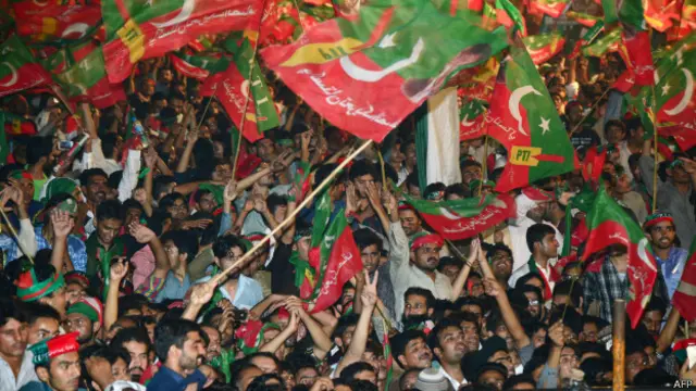 پاکستان تحریک انصاف کے چیئرمین عمران خان کی درخواست پر قومی اسمبلی کے حلقے این اے 122 میں دوبارہ انتخابات کروائے گئے تھے