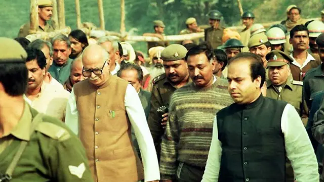 بابری مسجد اور رام جنم بھومی کا تنازع بہت پرانا ہے جس پر آج تک سیاست ہو رہی ہے