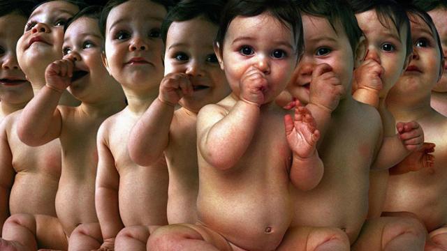В Британии лишь 1,5% беременностей – это близнецы, а вероятность появления тройни – всего 0,0003% случаев