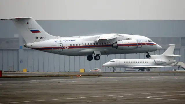 انټرفاکس" خبري آژانس د یوه روسي چارواکي له قوله ویلي، د "ایروفلوټ" شرکت اړونده الوتکه د تېرې جمعې پر ماخوستن د قاهرې هوايي ډګر ته تشه ولاړه چې له شرم الشیخ نه روسان ولېږدوي. 