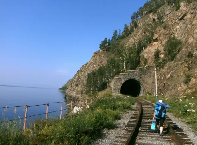По берегам Байкала вдоль железной дороги