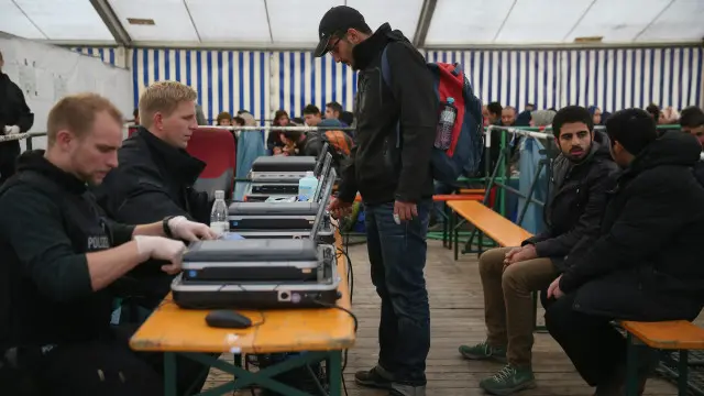 وہ پناہ گزین جن کا درجہ محدود ہوگا وہ دو برس تک اپنے رشتہ داروں کو جرمنی نہیں بلا سکیں گے