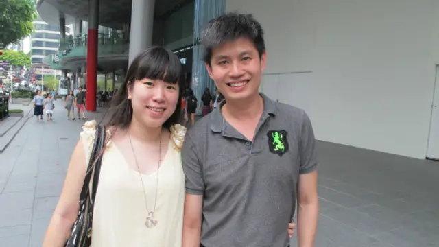 劉凱文、劉敏莉來自新加坡,他們認為新加坡能幫助中國與台灣,是一件好事,雙方都認為新加坡是好朋友。