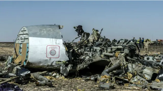 Обломки российского авиалайнера А321 на Синае