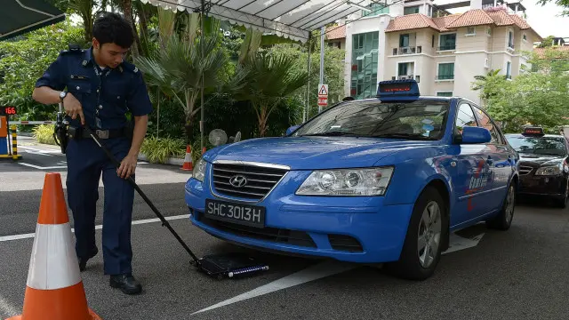 新加坡保安檢查進出車輛