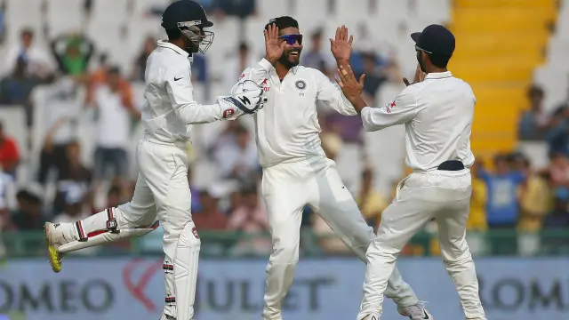 بھارت کی جانب سے رویندرا جدیجہ نے پانچ وکٹیں حاصل کیں