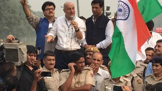 انوپم کھیر اور مدھر بھنڈارکر نے بھارت میں رواداری کے حق میں ریلی نکالی تھی