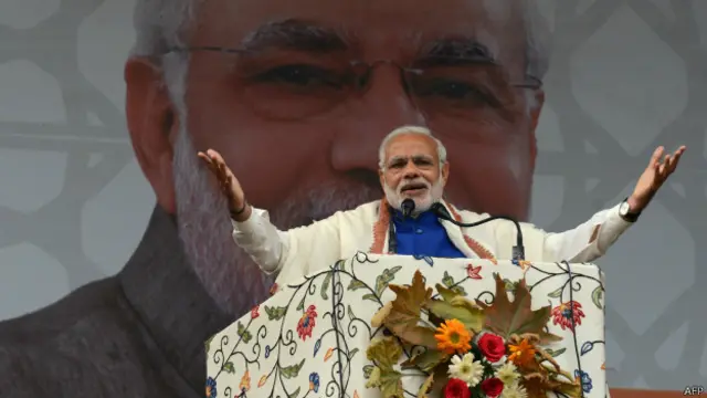 تجزیہ نگار کہتے ہیں کہ واجپائی کے دور اقتدار میں بی جے پی نے کشمیر کے بارے میں حتمی پالیسی سازی نہیں کی تھی، لیکن مودی کا دور مختلف ہے