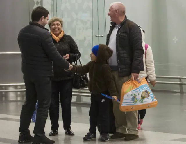 Российские туристы, вернувшиеся из Хургады. Внуково, 7 ноября