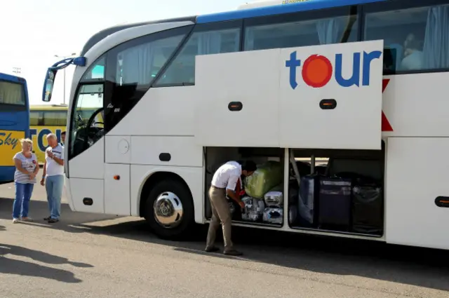 Автобус, на котором российских туристов повезут в аэропорт Шарм-эш-Шейха