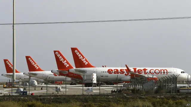 طائرات تابعة لشركة بريطانية في مطار لارناكا بقبرص تستعد لاحتمال المشاركة في إعادة السائحين البريطانيين إلى لندن