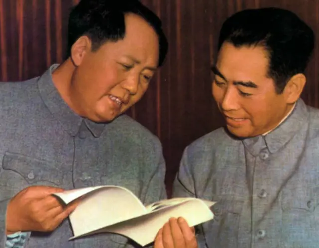 Mao Zedong y Zhou Enlai 