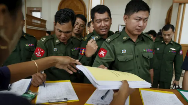 Sebanyak 25% dari 664 kursi parlemen telah dialokasikan untuk perwakilan militer.