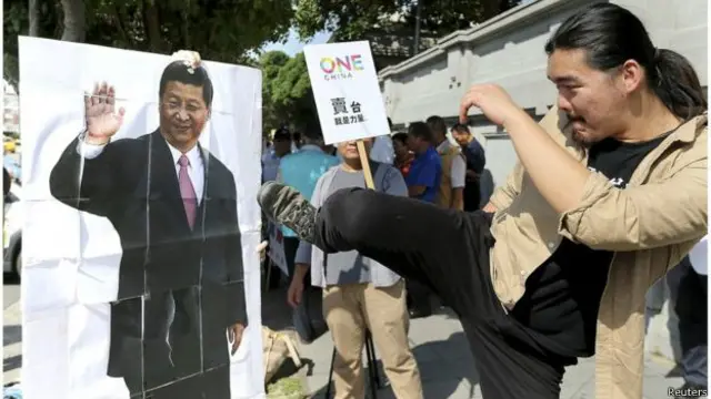 Акция протеста в Тайбэе против сближения в КНР